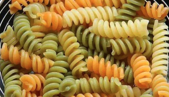 Нержавеющая сталь Автоматическая мини макароны Fusilli Кускус Макаронная машина OEM дизайн